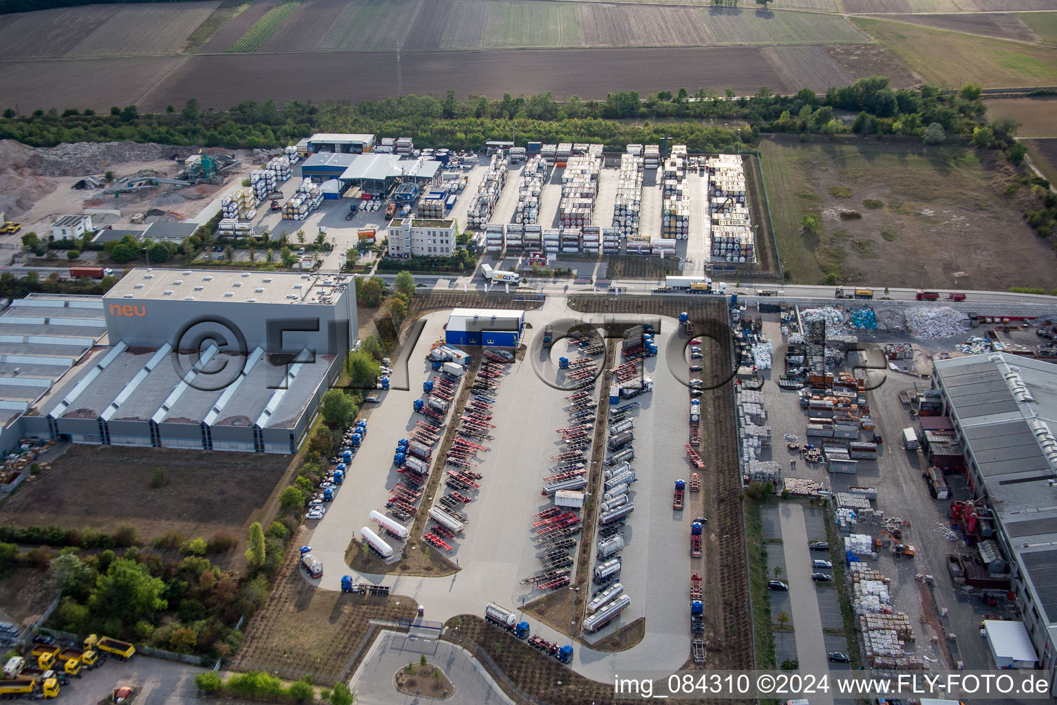 Aerial photograpy of Warehouses and forwarding building Kube & Kubenz in Worms in the state Rhineland-Palatinate, Germany