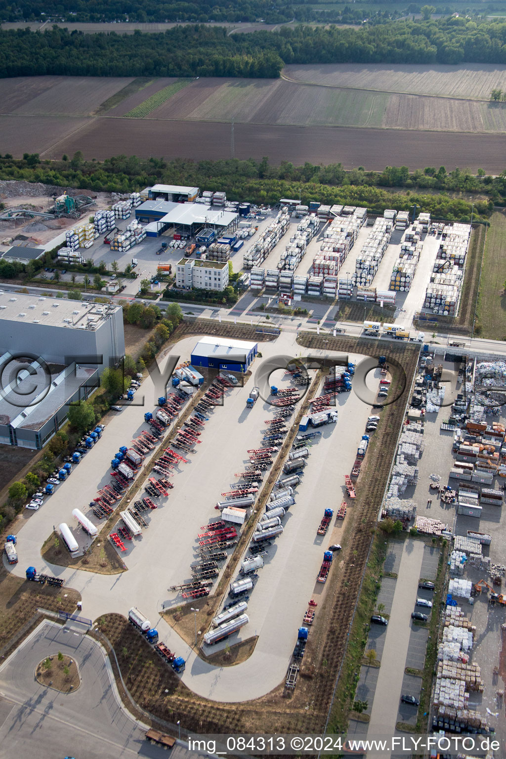 Industrial area Im Langgewan, forwarding company Kube & Kubenz in Worms in the state Rhineland-Palatinate, Germany seen from a drone