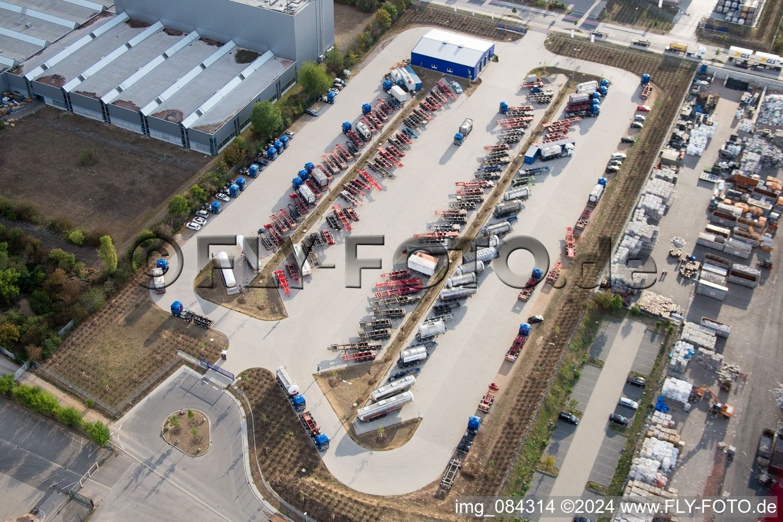 Aerial view of Industrial area Im Langgewan, forwarding company Kube & Kubenz in Worms in the state Rhineland-Palatinate, Germany