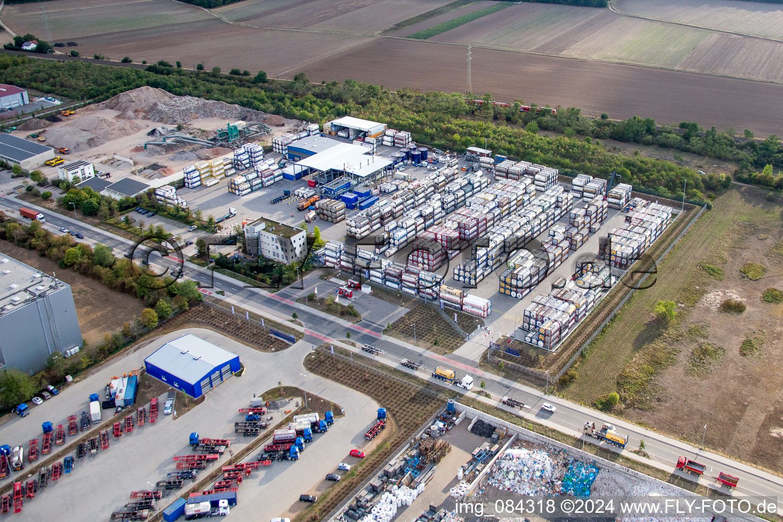 Oblique view of Warehouses and forwarding building Kube & Kubenz in Worms in the state Rhineland-Palatinate, Germany