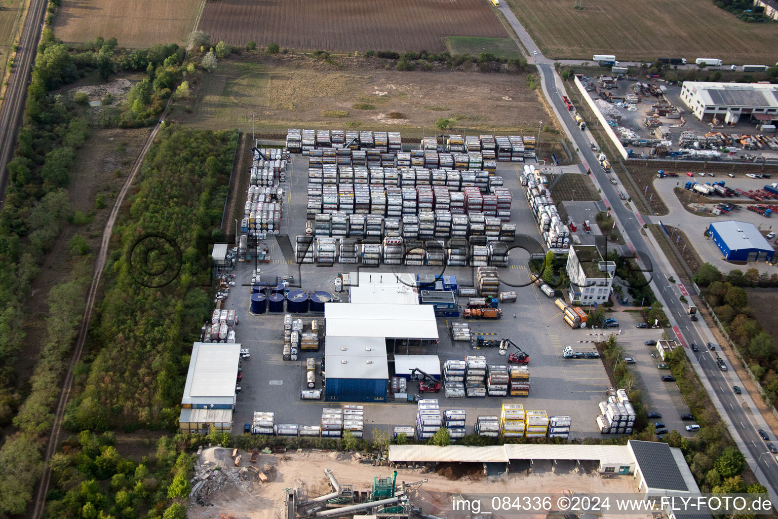 Industrial area Im Langgewan, forwarding company Kube & Kubenz in Worms in the state Rhineland-Palatinate, Germany seen from above