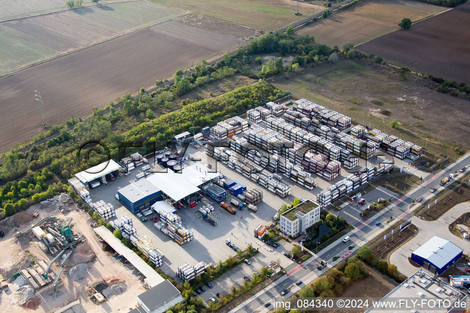 Bird's eye view of Industrial area Im Langgewan, forwarding company Kube & Kubenz in Worms in the state Rhineland-Palatinate, Germany