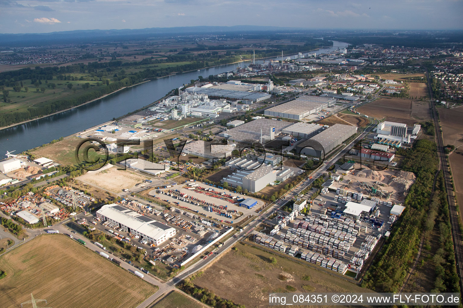 Industrial area Im Langgewan, forwarding company Kube & Kubenz in Worms in the state Rhineland-Palatinate, Germany seen from a drone