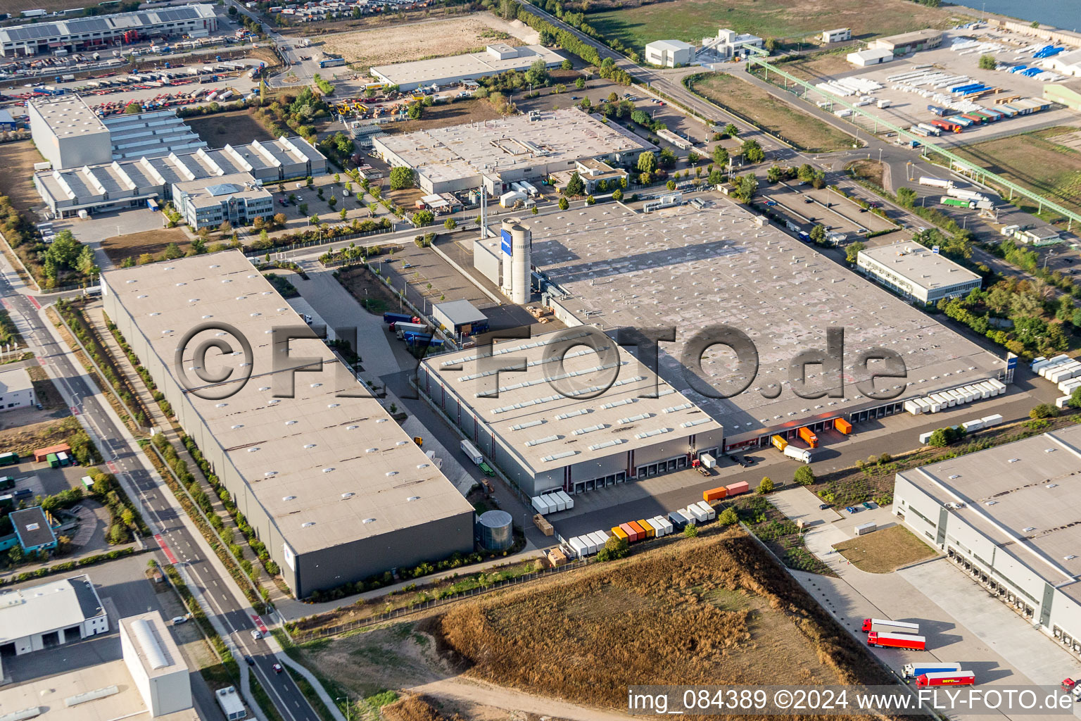 Building complex and distribution center on the site of Bueromoebelherstellers Kinnarps GmbH in Worms in the state Rhineland-Palatinate, Germany