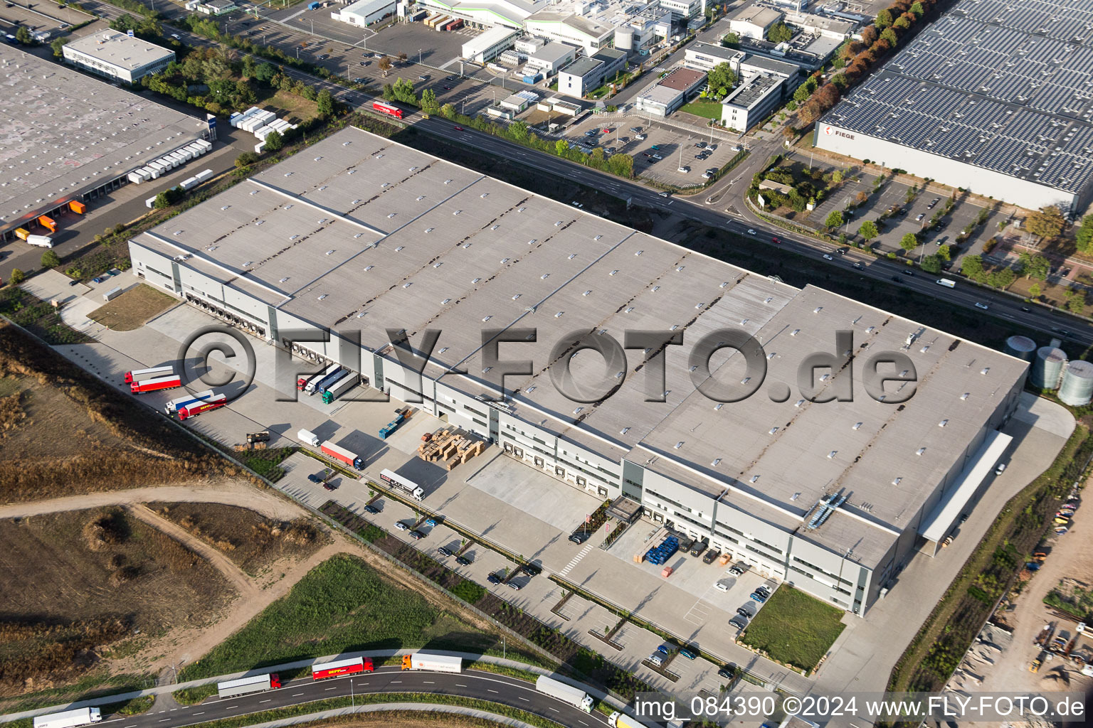 Building and production halls on the premises of ROWE Mineraloelwerk GmbH in Worms in the state Rhineland-Palatinate, Germany