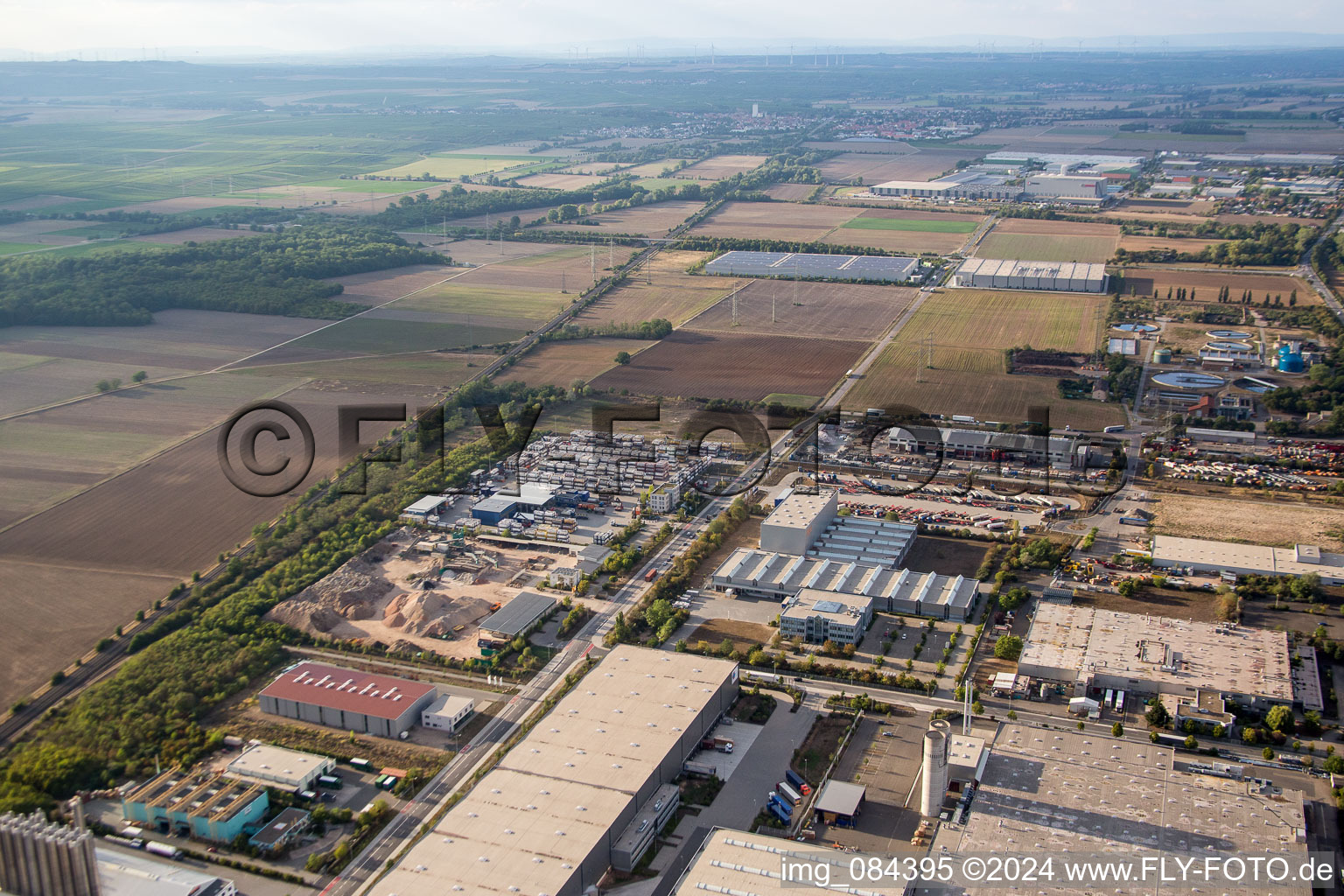 Refinery equipment and management systems on the factory premises of the mineral oil manufacturers ROWE Mineraloelwerk GmbH in Worms in the state Rhineland-Palatinate, Germany