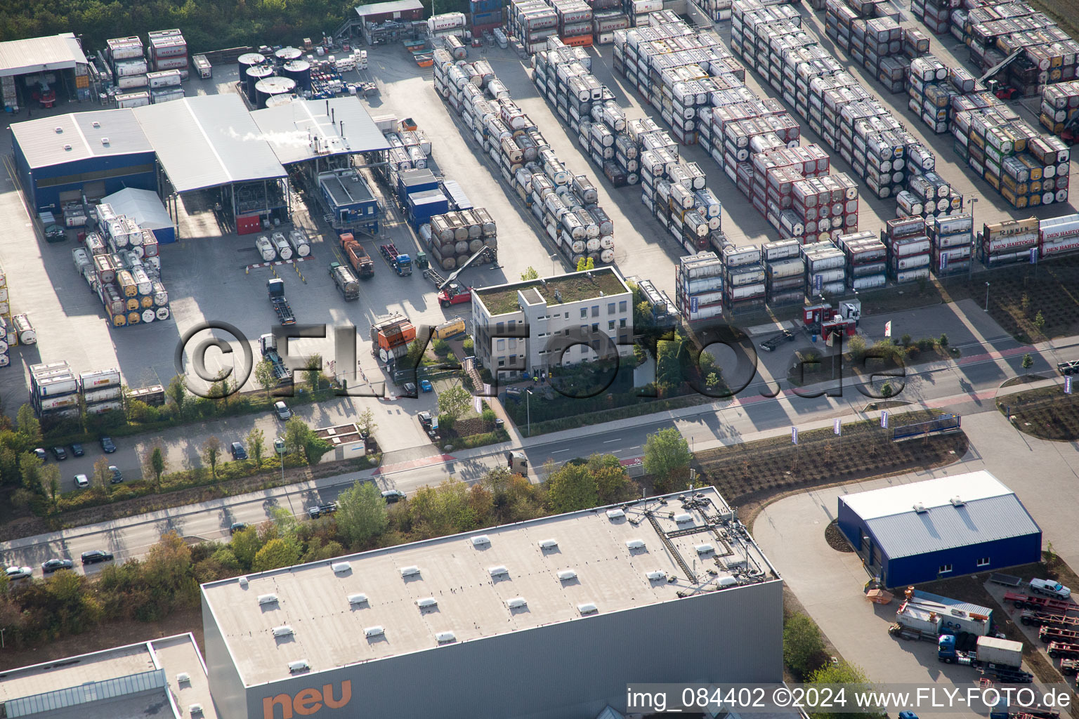 Industrial area Im Langgewan, forwarding company Kube & Kubenz in Worms in the state Rhineland-Palatinate, Germany from above