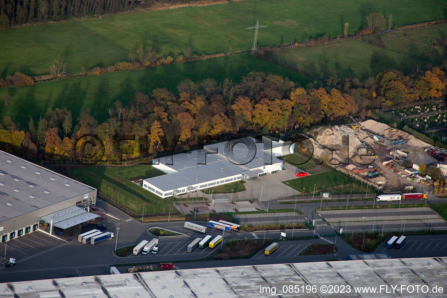 Oblique view of Horst industrial estate, Alfa Aesar GmbH in the district Minderslachen in Kandel in the state Rhineland-Palatinate, Germany