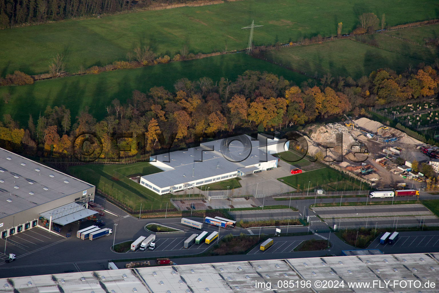 Oblique view of Horst Industrial Estate, Alfa Aesar GmbH in the district Minderslachen in Kandel in the state Rhineland-Palatinate, Germany