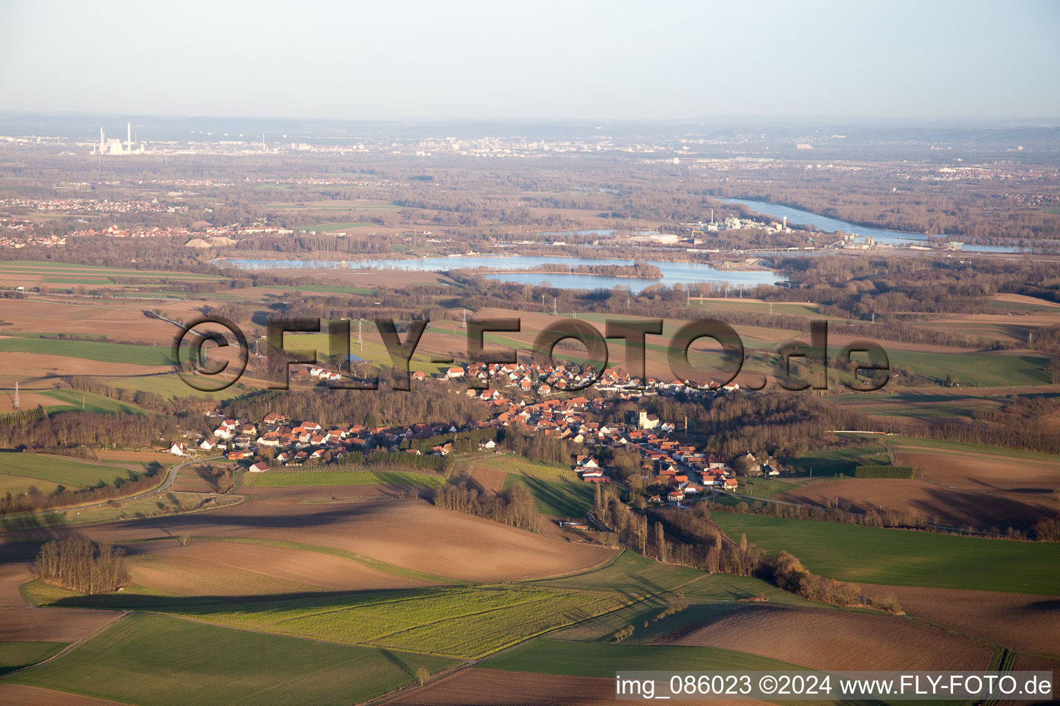 Bird's eye view of Neewiller-près-Lauterbourg in the state Bas-Rhin, France