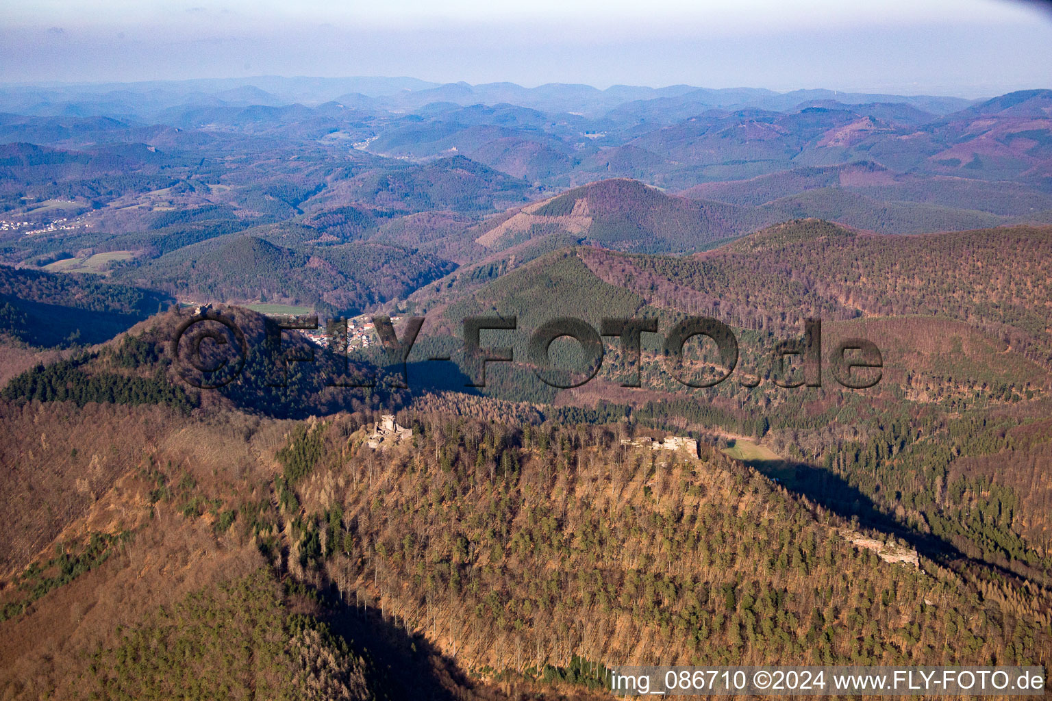 Brug ruins Löwenstein, Hohenburg and Wegelnburg from the south in Wingen in the state Bas-Rhin, France