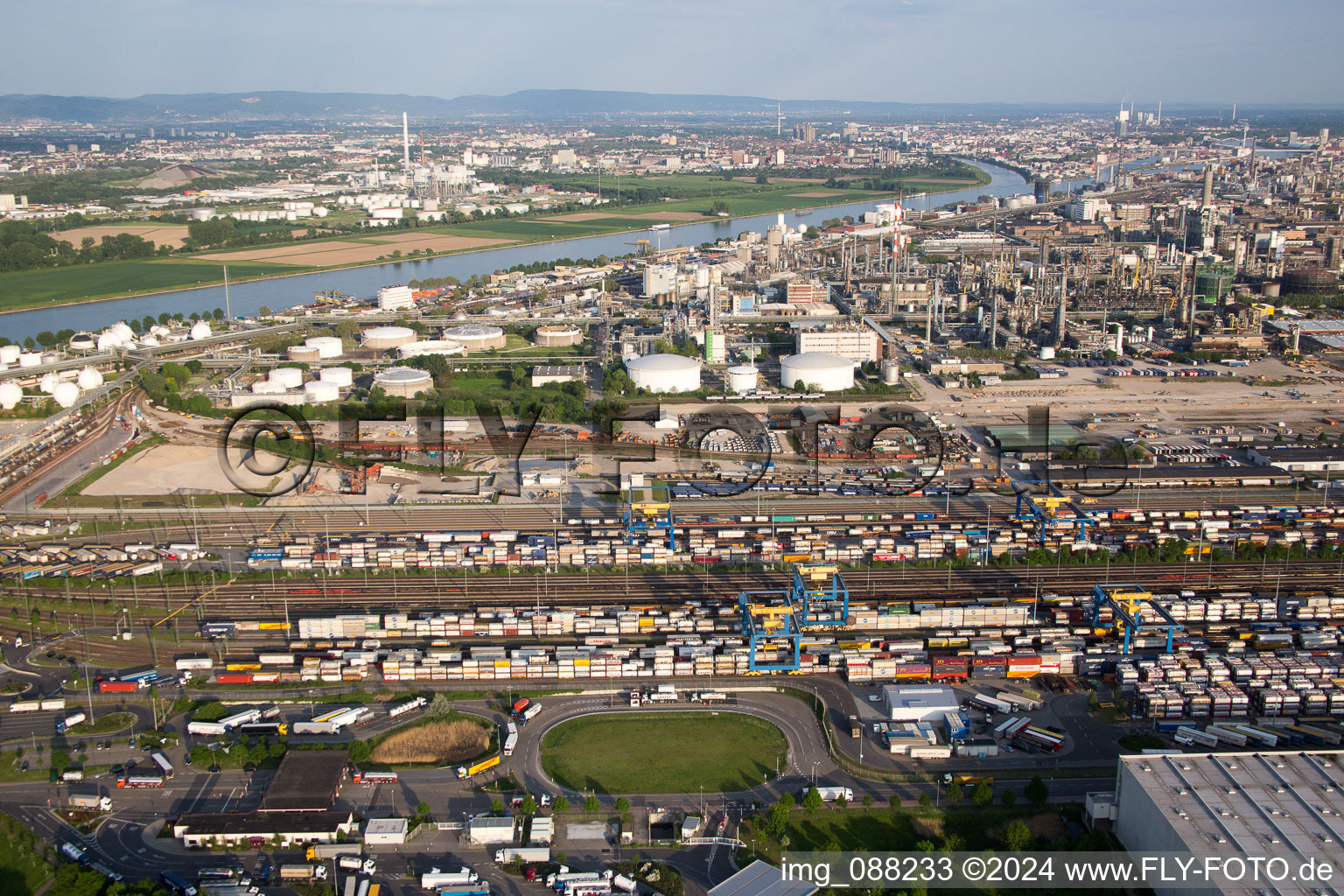 Bird's eye view of District BASF in Ludwigshafen am Rhein in the state Rhineland-Palatinate, Germany