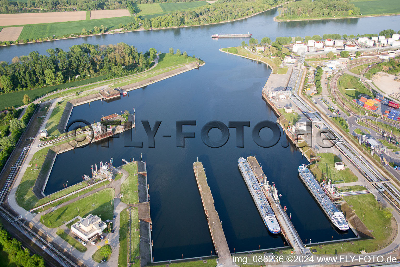 Quays and boat moorings at the port of the inland port of the BASF / KTL Kombi-Terminal Ludwigshafen GmbH in Ludwigshafen am Rhein in the state Rhineland-Palatinate