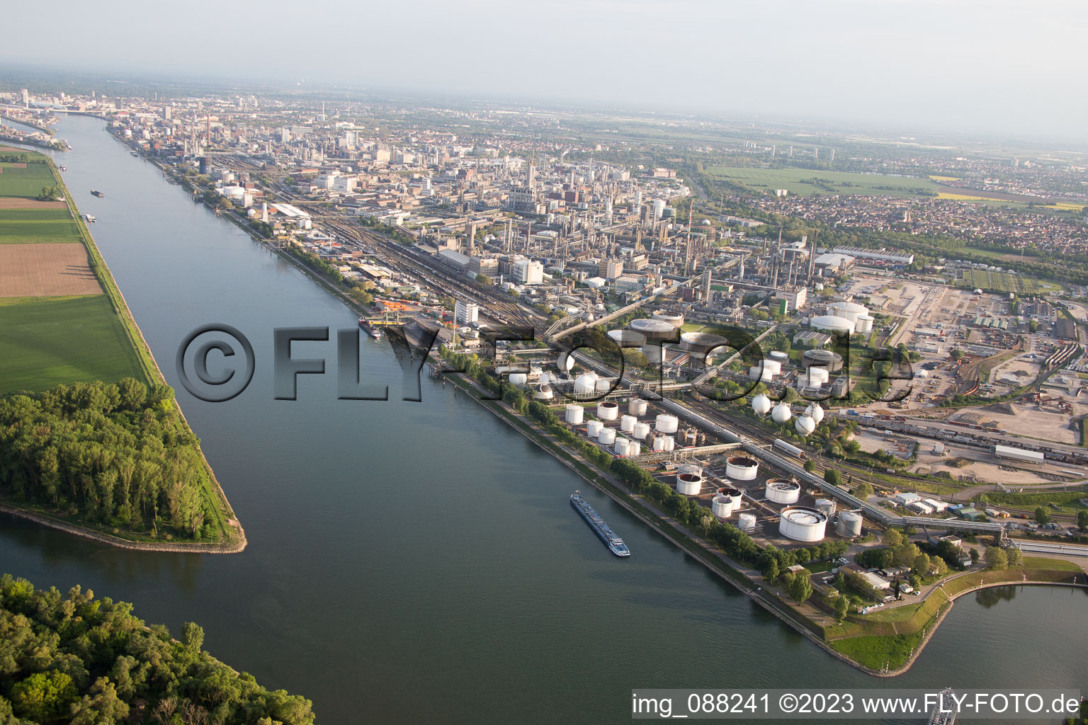 Aerial view of At the Landeshafen Nord in the district BASF in Ludwigshafen am Rhein in the state Rhineland-Palatinate, Germany