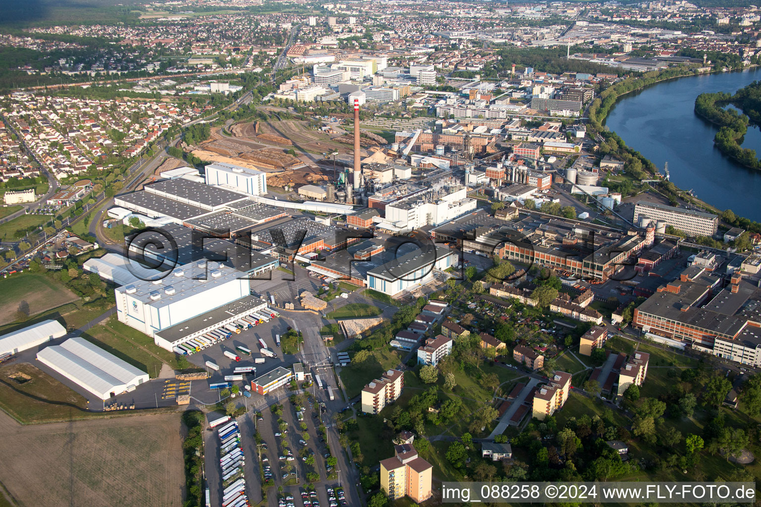 Aerial view of Building and production halls on the premises of SCA HYGIENE PRODUCTS GmbH in the district Waldhof in Mannheim in the state Baden-Wurttemberg, Germany