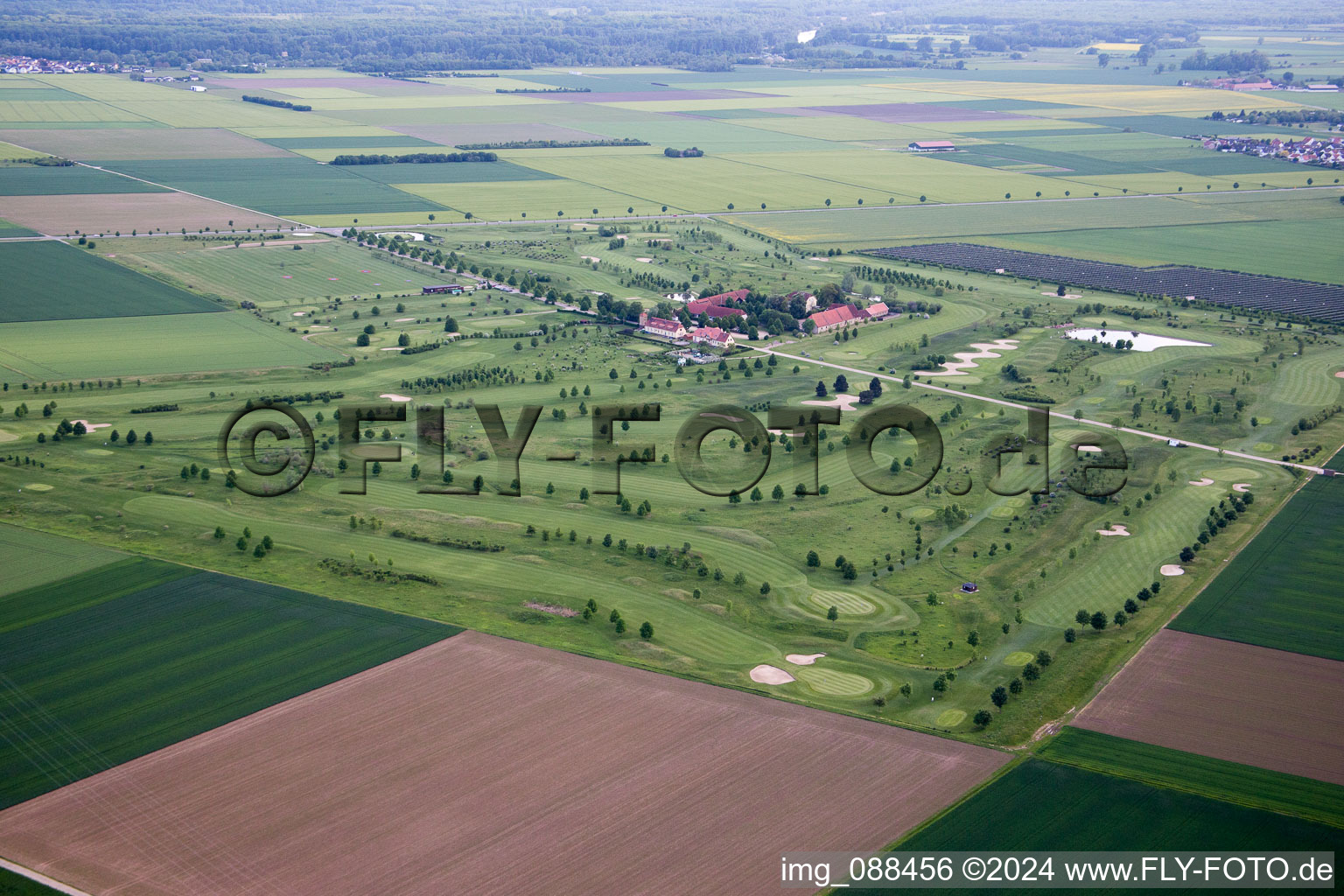 Aerial view of Grounds of the Golf course at Kiawah-Golf-Park Landgut Hof Hayna in the district Leeheim in Riedstadt in the state Hesse