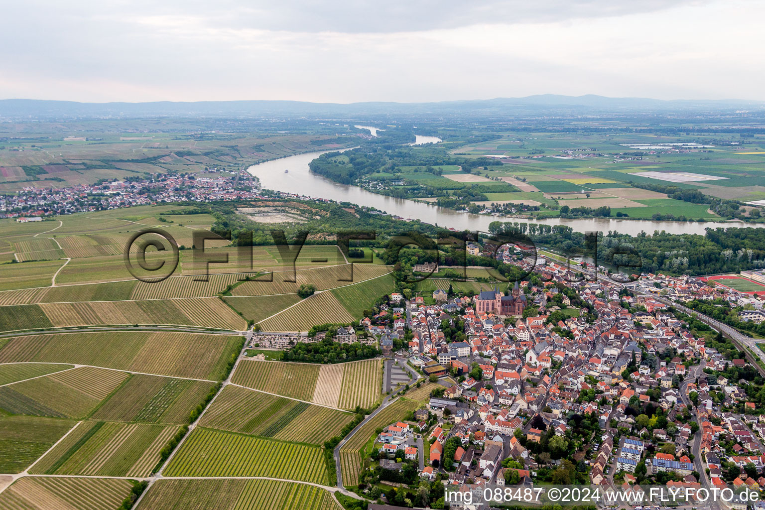 Town on the banks of the river of the Rhine river in Oppenheim in the state Rhineland-Palatinate, Germany