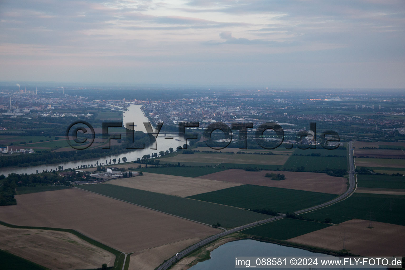 Ludwigshafen from the north in the district Roxheim in Bobenheim-Roxheim in the state Rhineland-Palatinate, Germany