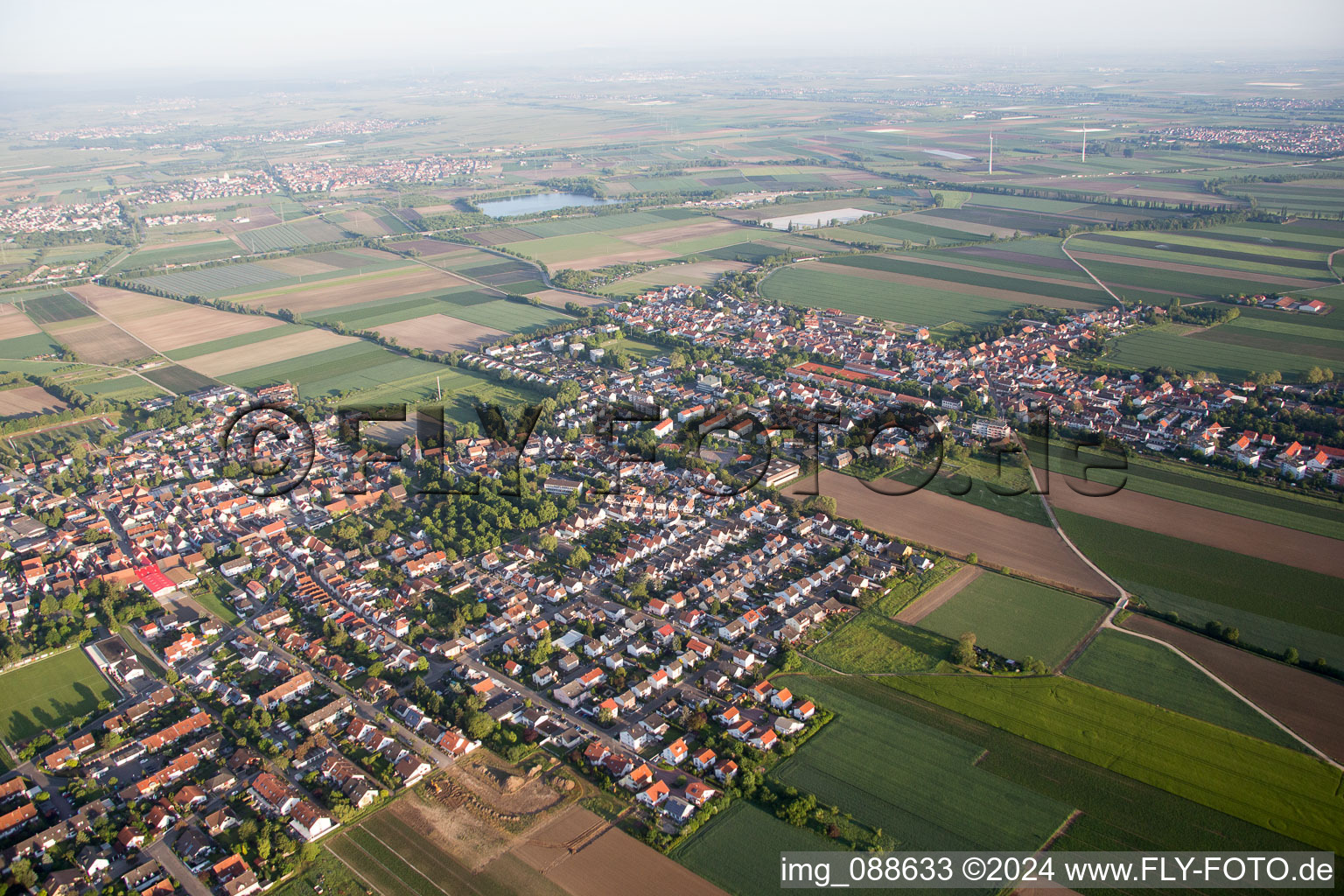 Village - view on the edge of agricultural fields and farmland in the district Flomersheim in Frankenthal (Pfalz) in the state Rhineland-Palatinate, Germany