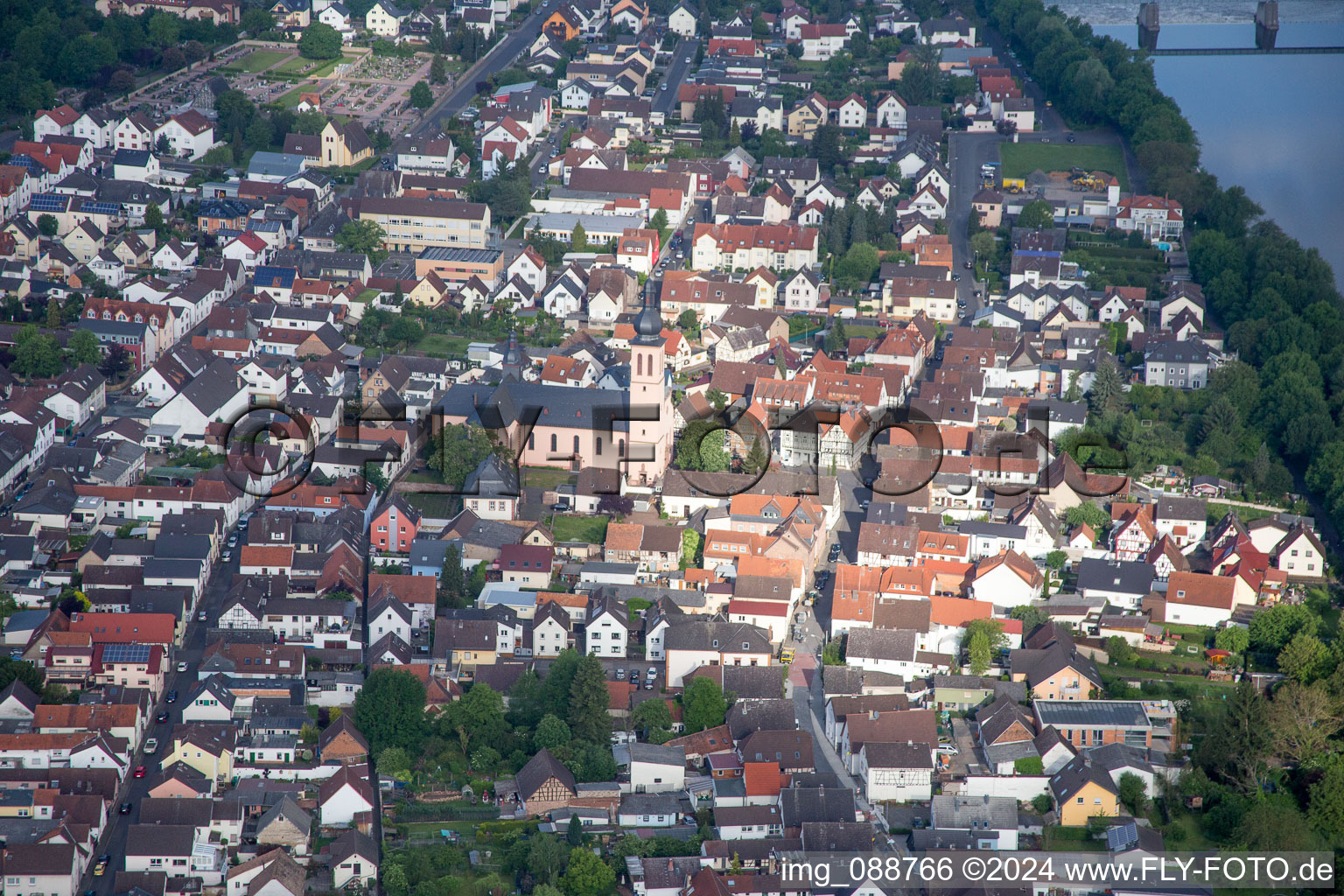 Town on the banks of the river of the Main river in Klein-Krotzenburg in the state Hesse, Germany