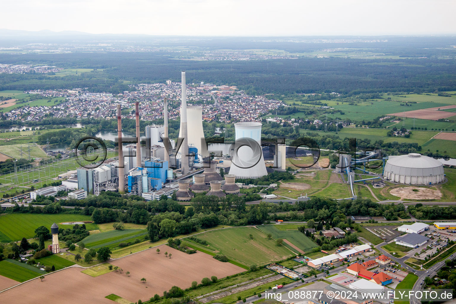 Power plants and exhaust towers of thermal power station Kraftwerk Staudinger in Grosskrotzenburg in the state Hesse, Germany