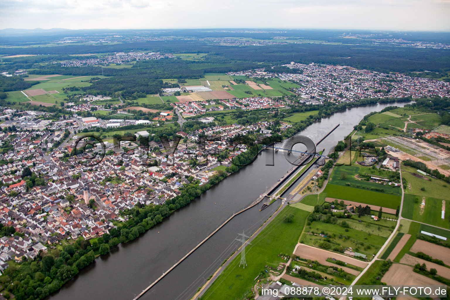 Aerial photograpy of Großkrotzenburg in Klein-Krotzenburg in the state Hesse, Germany