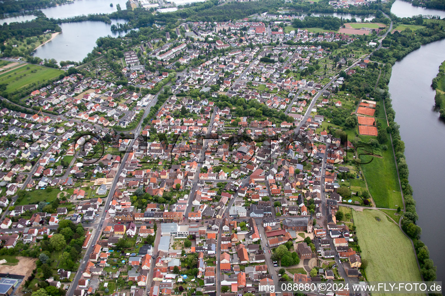 Town on the banks of the river of the Main river in Grosskrotzenburg in the state Hesse, Germany