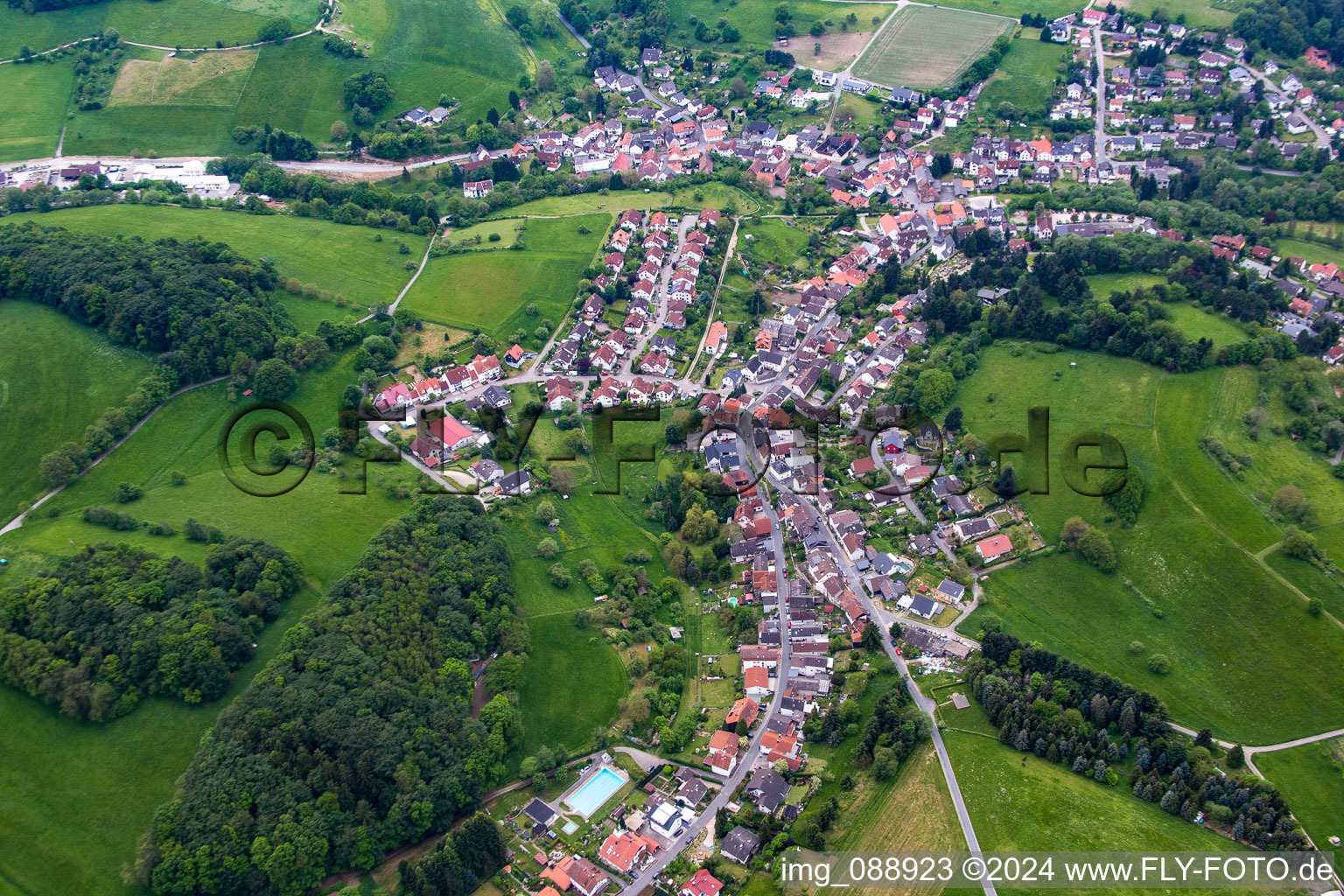 From northeast in the district Ober-Beerbach in Seeheim-Jugenheim in the state Hesse, Germany