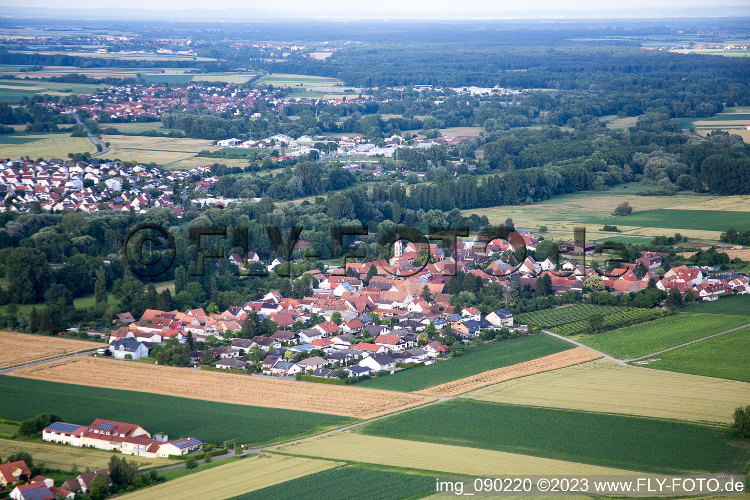 Bird's eye view of District Mühlhofen in Billigheim-Ingenheim in the state Rhineland-Palatinate, Germany