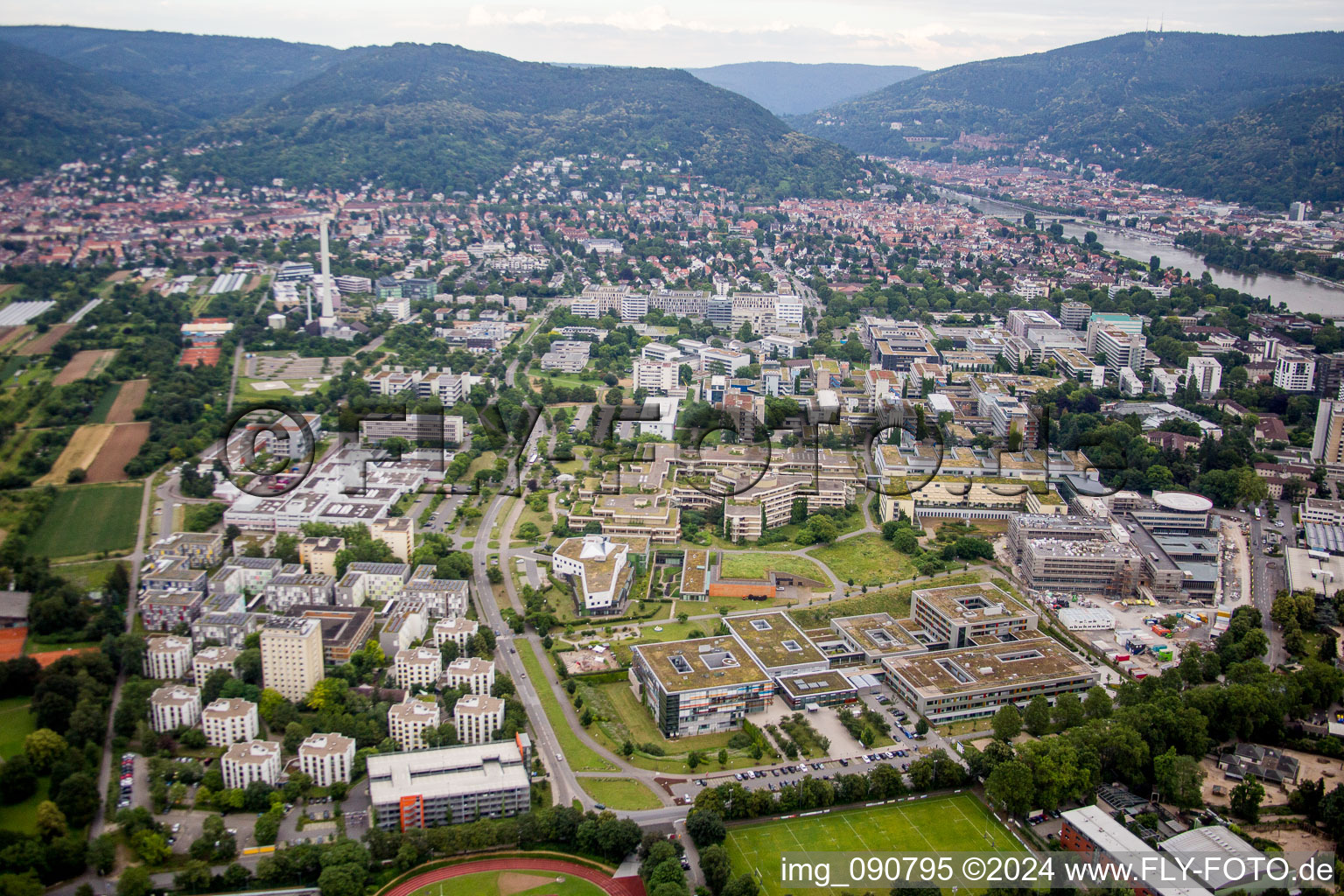 Hospital grounds of the Clinic Kopfklinik, Neurologische Klinik, Nationales Centrum fuer Tumorerkrankungen NCT Radiologische Universitaetsklinik in the district Handschuhsheimer Feld in Heidelberg in the state Baden-Wurttemberg, Germany