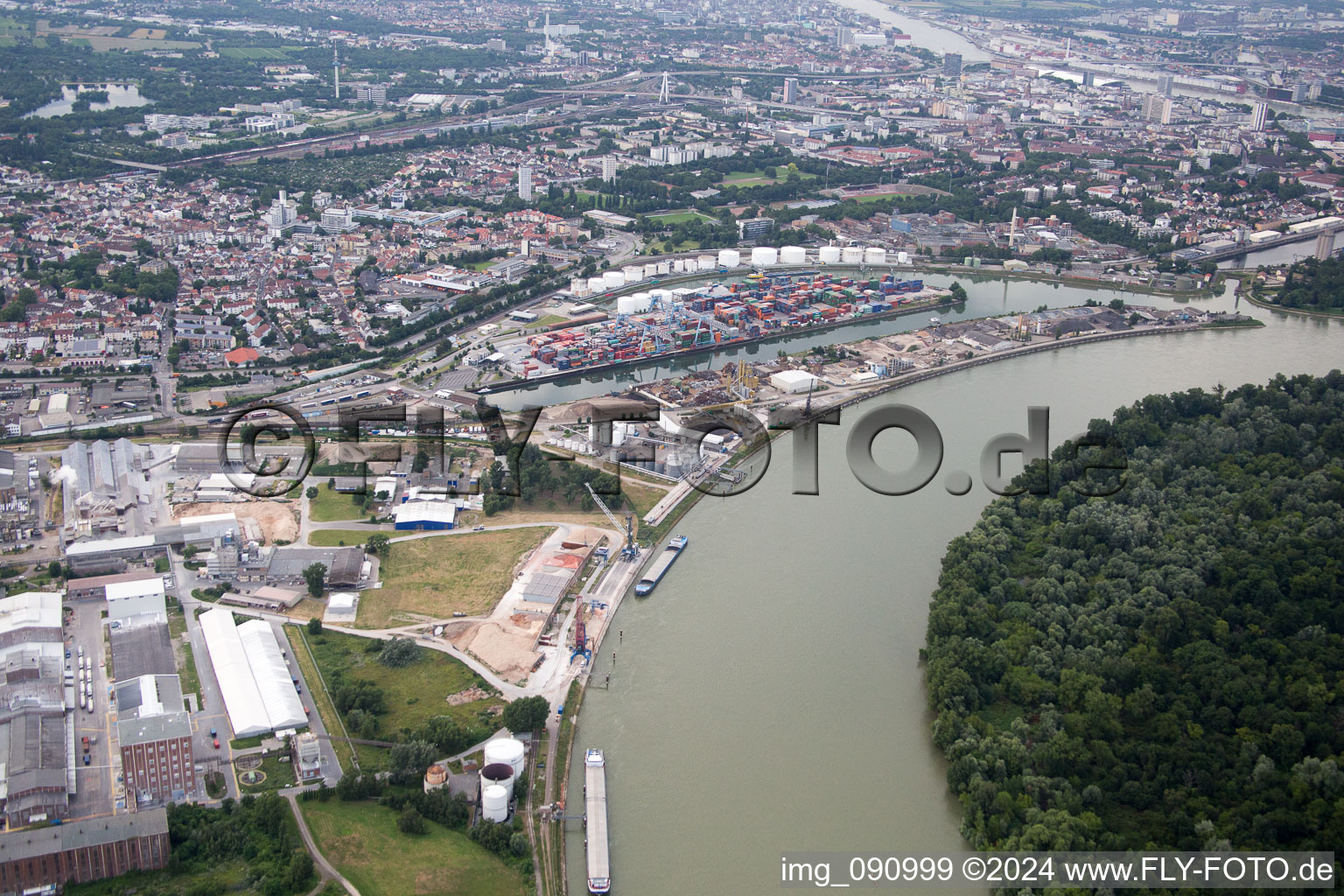 Kaiserwörth Harbour in the district Mundenheim in Ludwigshafen am Rhein in the state Rhineland-Palatinate, Germany