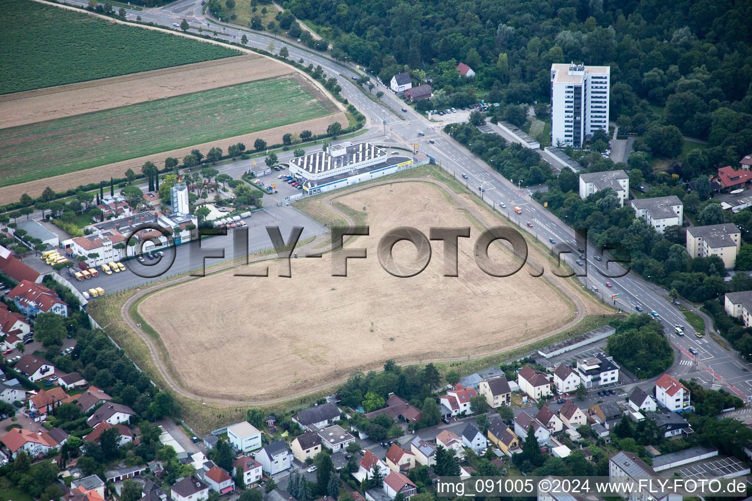 Maudacher Street in the district Gartenstadt in Ludwigshafen am Rhein in the state Rhineland-Palatinate, Germany