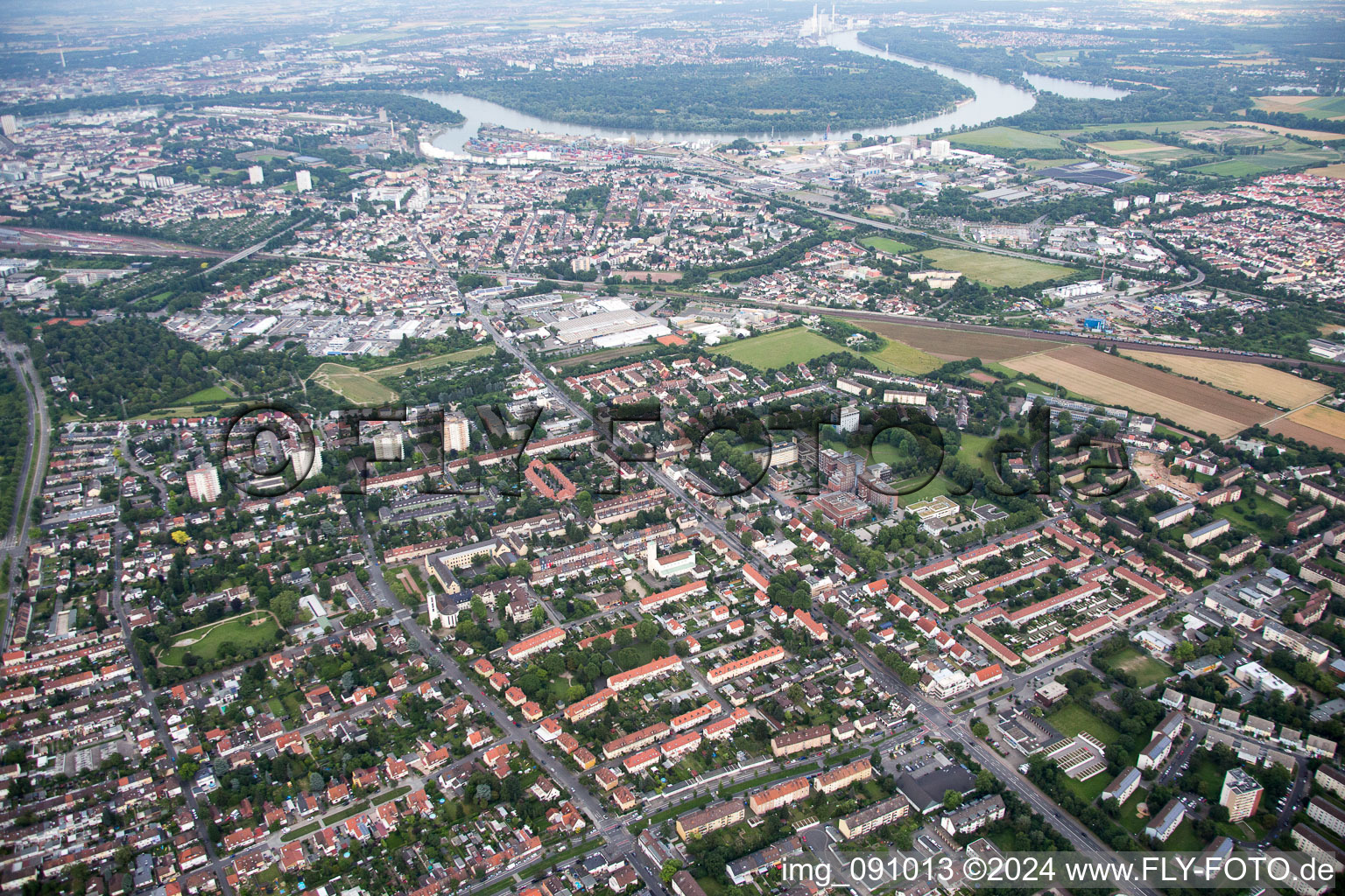 Oblique view of District Gartenstadt in Ludwigshafen am Rhein in the state Rhineland-Palatinate, Germany