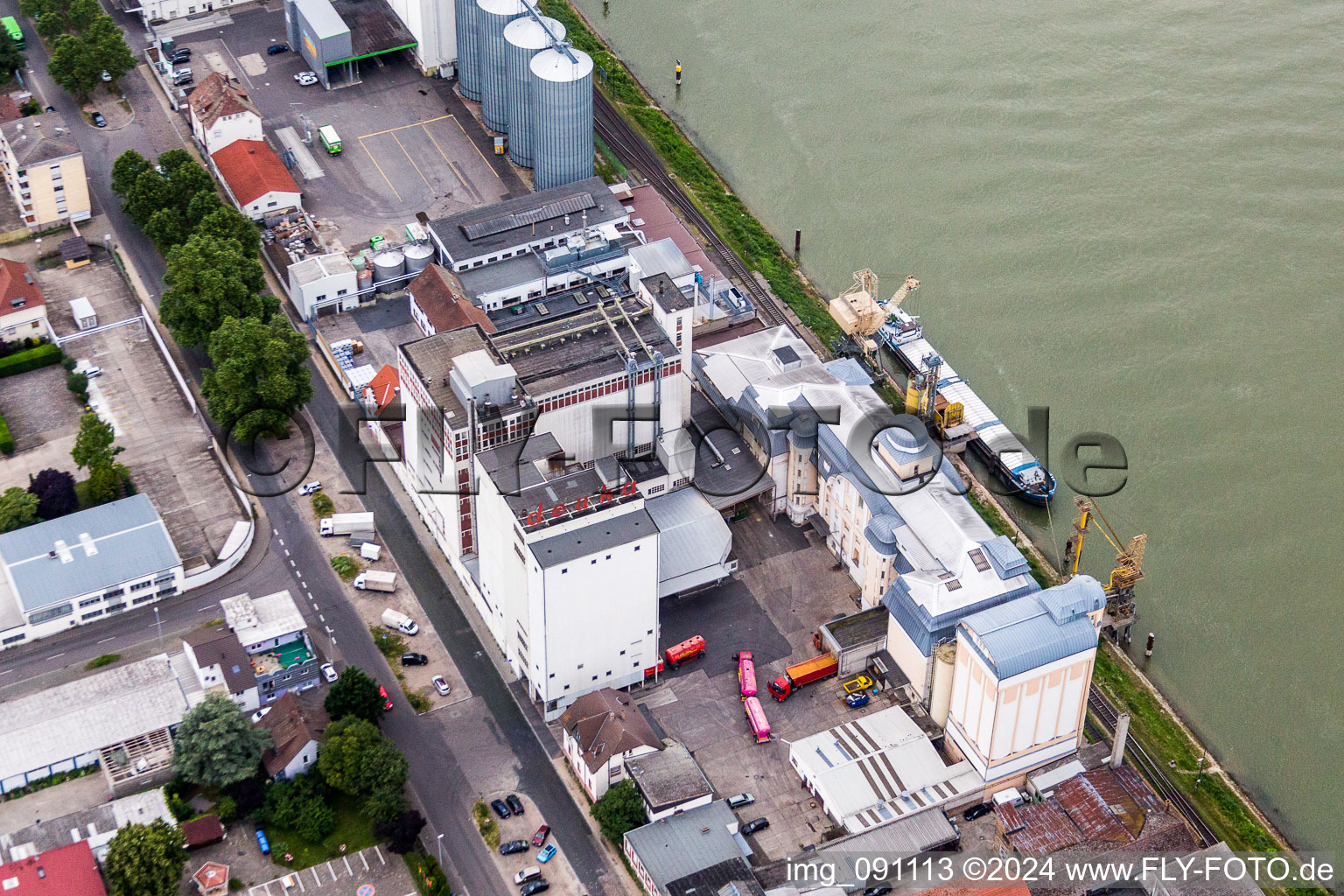 Building and production halls on the premises of the chemical manufacturers Trumpler GmbH & Co. KG, Chemische Fabrik on the river banks of the Rhine in Worms in the state Rhineland-Palatinate, Germany