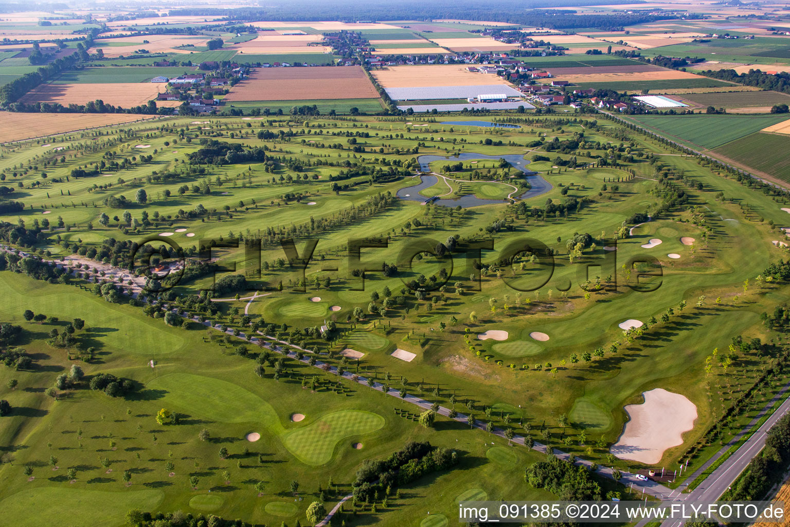 Golf Resort Gernsheim - Hof Gräbenbruch in the district Allmendfeld in Gernsheim in the state Hesse, Germany from above