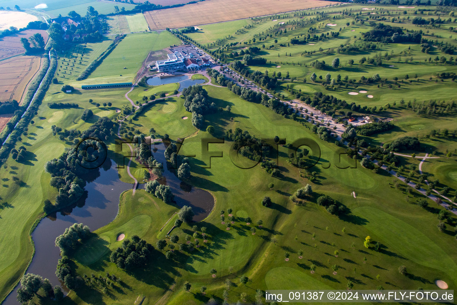 Golf Resort Gernsheim - Hof Gräbenbruch in the district Allmendfeld in Gernsheim in the state Hesse, Germany seen from above