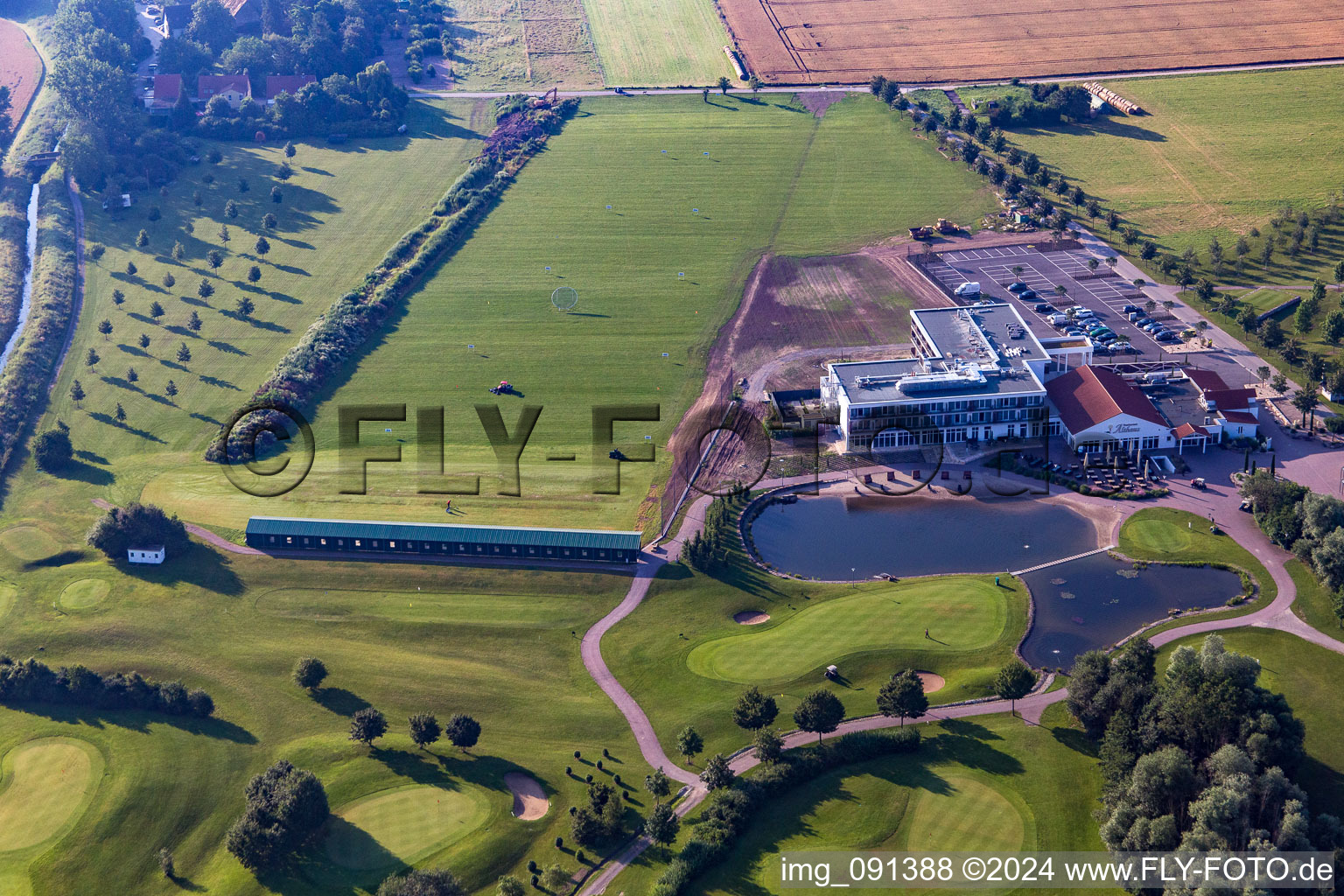 Golf Resort Gernsheim - Hof Gräbenbruch in the district Allmendfeld in Gernsheim in the state Hesse, Germany from the plane