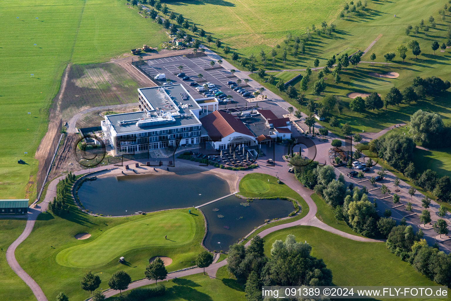 Bird's eye view of Golf Resort Gernsheim - Hof Gräbenbruch in the district Allmendfeld in Gernsheim in the state Hesse, Germany