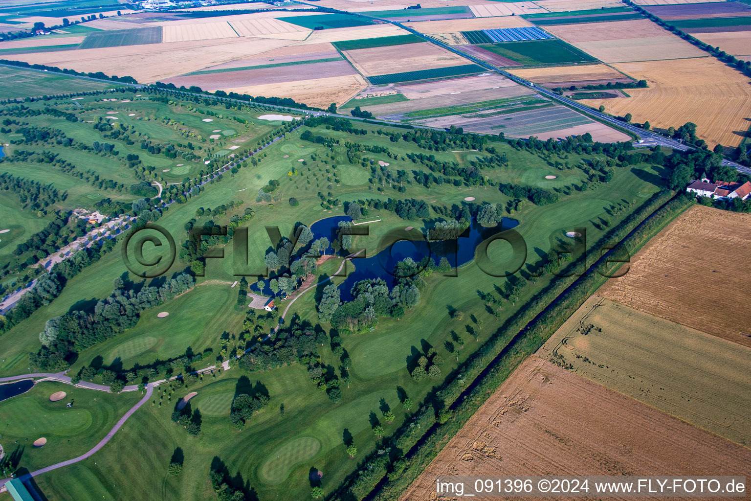 Aerial view of Allmendfeld, Golf Resort Gernsheim - Hof Gräbenbruch in the district Crumstadt in Riedstadt in the state Hesse, Germany