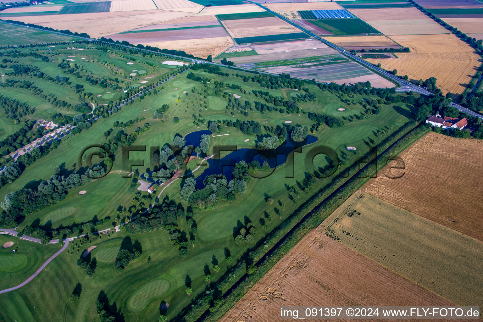 Aerial photograpy of Allmendfeld, Golf Resort Gernsheim - Hof Gräbenbruch in the district Crumstadt in Riedstadt in the state Hesse, Germany