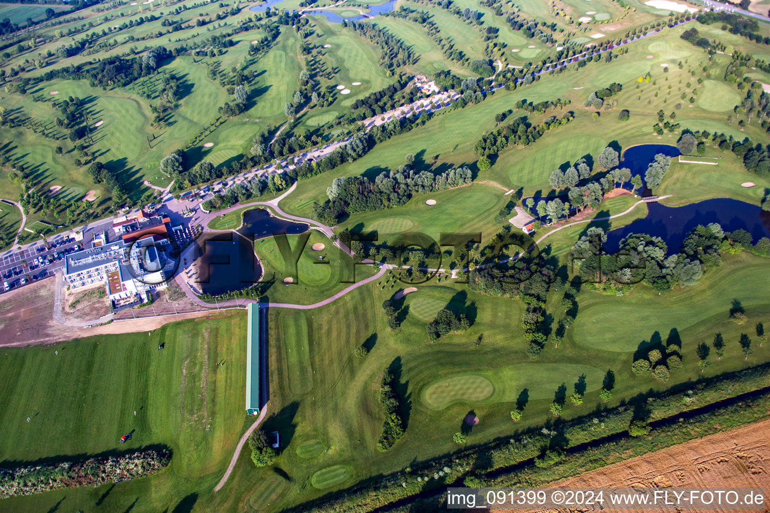 Allmendfeld, Golf Resort Gernsheim - Hof Gräbenbruch in the district Crumstadt in Riedstadt in the state Hesse, Germany from above