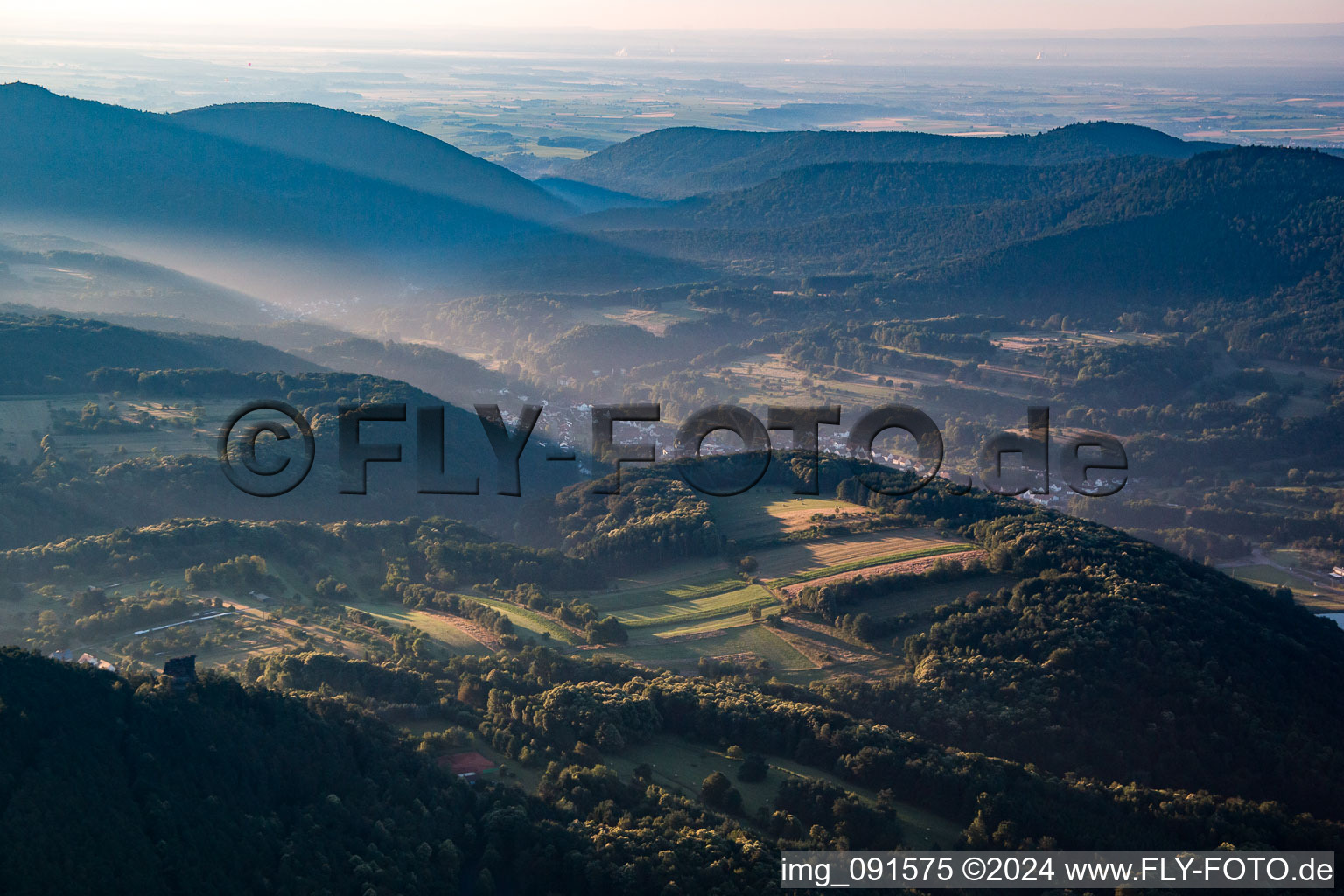 From the northwest in Silz in the state Rhineland-Palatinate, Germany