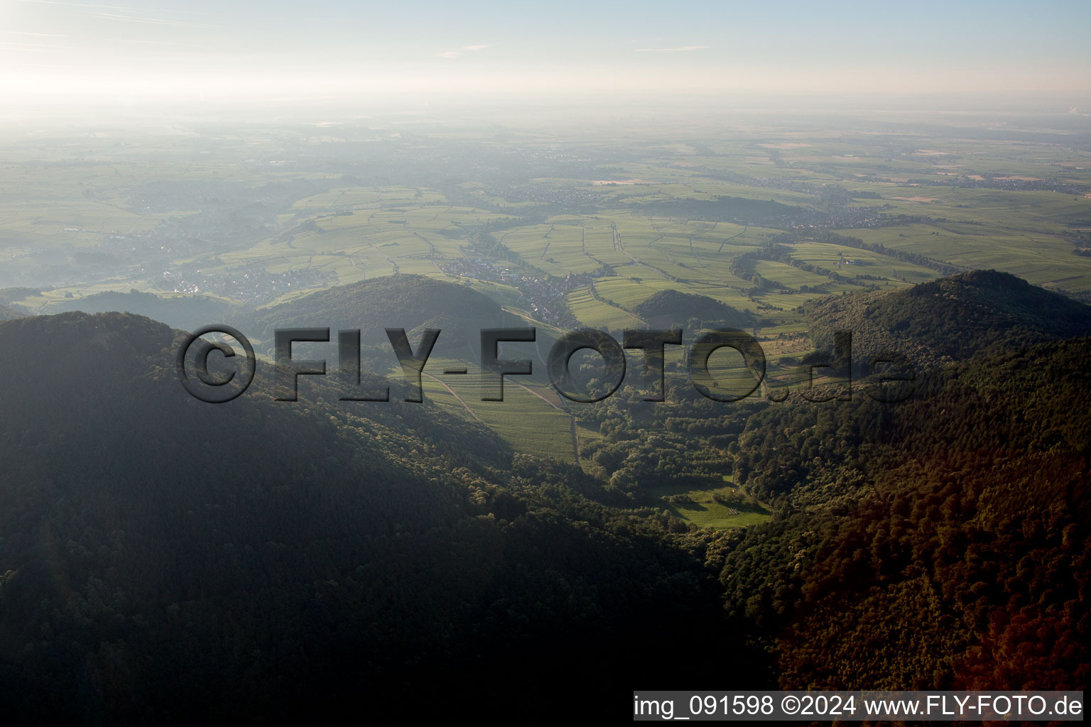 From the west in Ranschbach in the state Rhineland-Palatinate, Germany