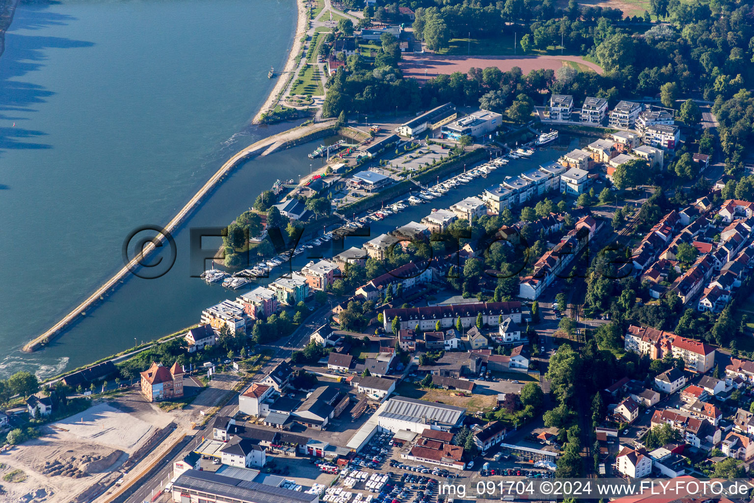 Residential buildings in the development area on the river Rhine quayside of the former port Hafenstrasse in Speyer in the state Rhineland-Palatinate, Germany