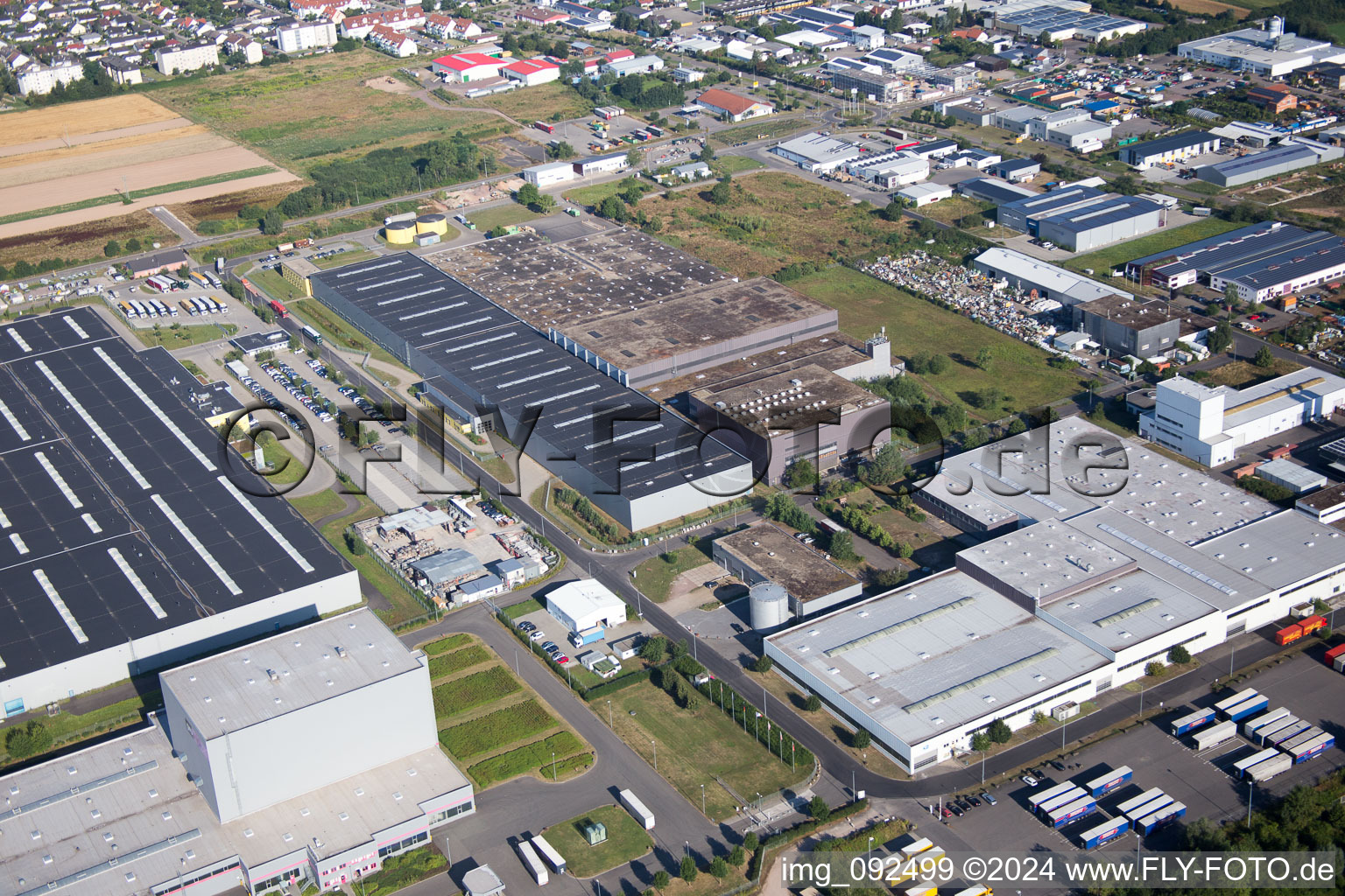 Bird's eye view of Commercial area in the district Offenbach in Offenbach an der Queich in the state Rhineland-Palatinate, Germany