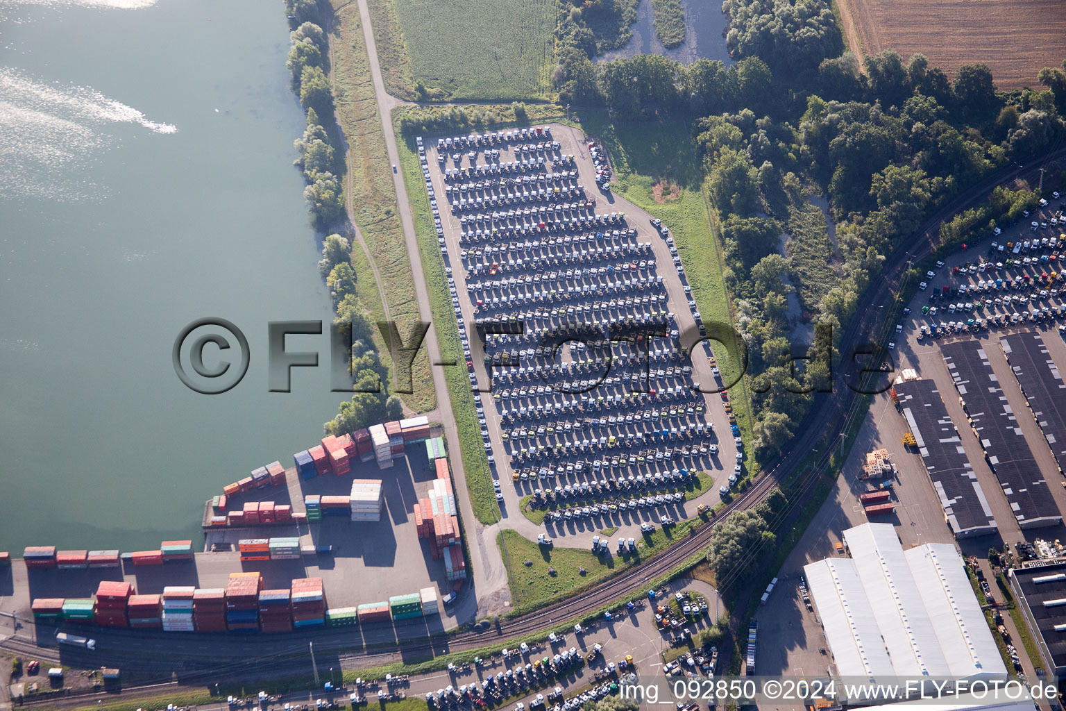 Bird's eye view of Oberwald Industrial Area in Wörth am Rhein in the state Rhineland-Palatinate, Germany