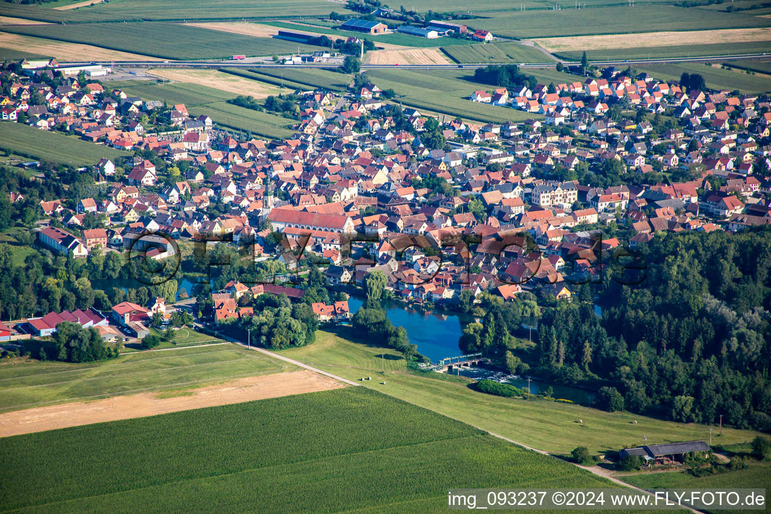 From the southeast in Huttenheim in the state Bas-Rhin, France