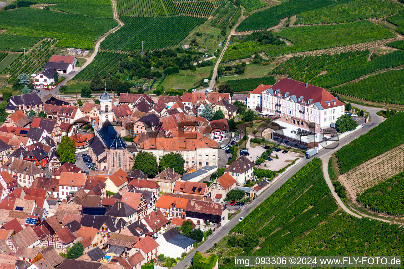 Complex of the hotel building Val-Vignes - Hotel Alsace Seminaires et Mariages in Saint-Hippolyte in Grand Est, France