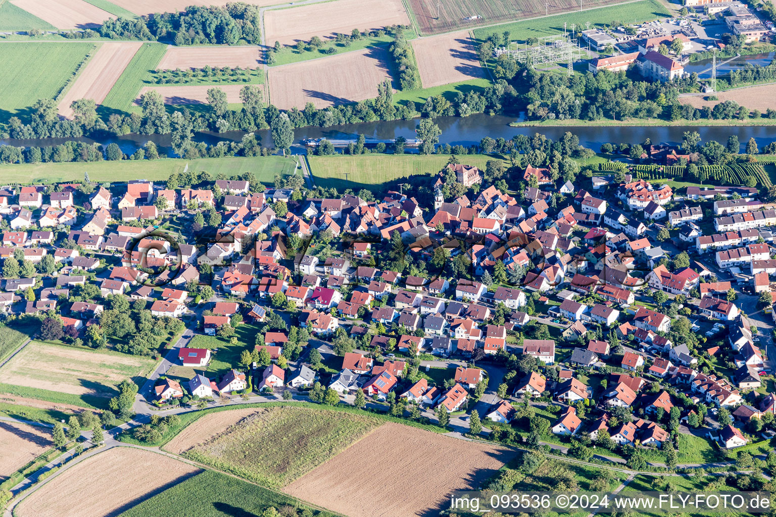 Village on the river bank areas of the river Neckar in the district Kleiningersheim in Ingersheim in the state Baden-Wurttemberg, Germany
