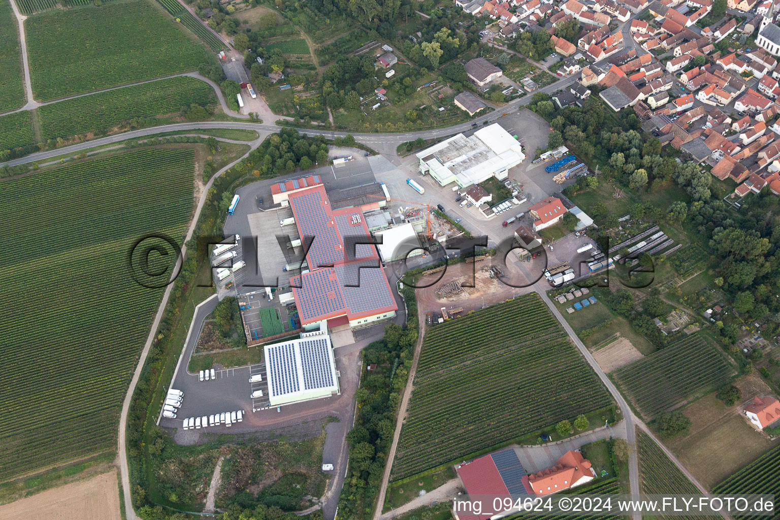 Aerial view of Adam Theis GmbH - Fresh vegetables since 1875 in the district Niederhochstadt in Hochstadt in the state Rhineland-Palatinate, Germany